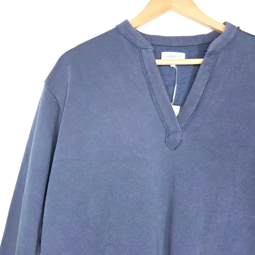 Johnnie-O Performance Sweatshirt Medium NWT Navy Blue Pullover Golf, Logo Sleeve